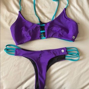 Reversible thong bikini